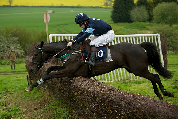 Race 7 - 2m4f Maiden 43