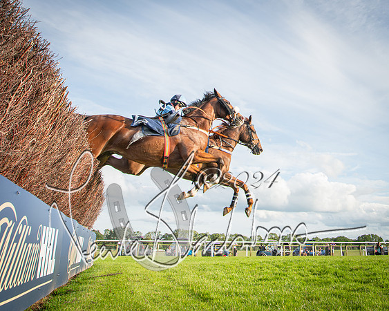 Race 3 - The pointtopoint.co.uk champion novices’ Hunter Chase (79 of 140)