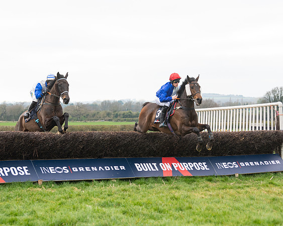 Race 5 - The Ineos Home Counties Grand National (49 of 133)