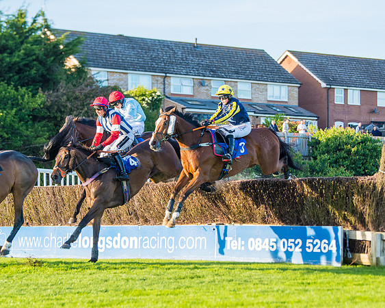 Race 5 - White Swan Hotel Handicap (28 of 80)
