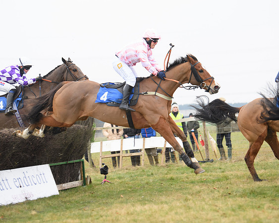 Race 3 - Novice Riders Race (90 of 180)