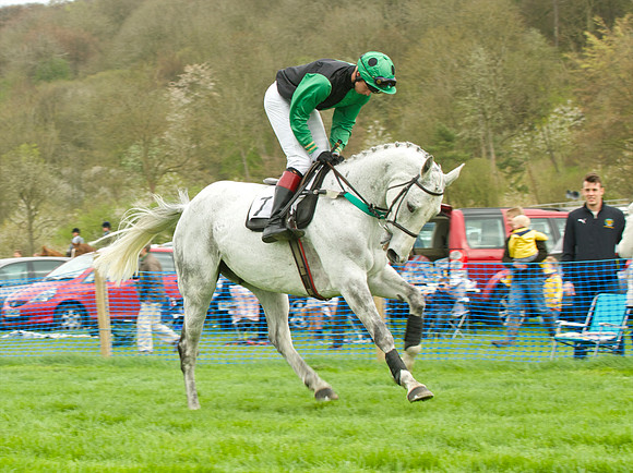 Kimblewick Point to Point at Kingston Blount Racecourse on Saturday 12th April 2014