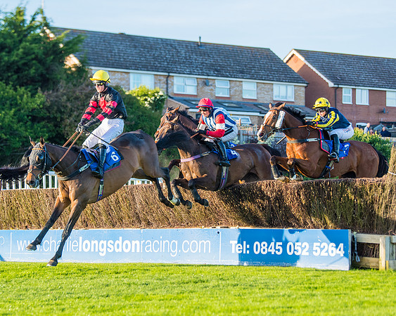 Race 5 - White Swan Hotel Handicap (26 of 80)