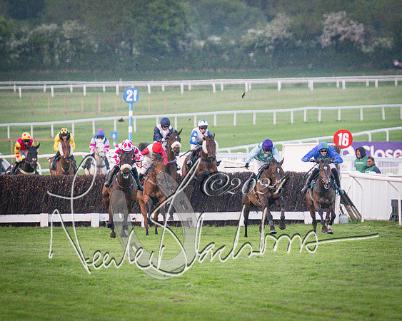 Race - 7 The Royal Gloucester Hussars Open Hunter's steeplechase 2m4f 127y (90 of 210)