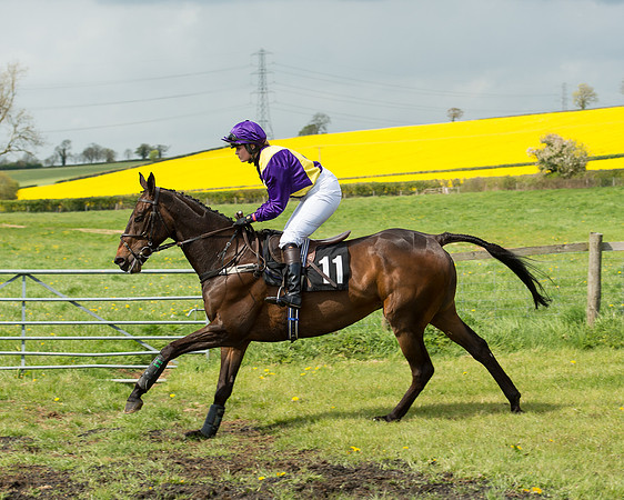 Race 2 - Novice Riders race (18 of 65).jpg