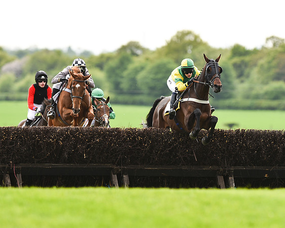 Race 6 - 2M4F Maiden (69 of 112).jpg