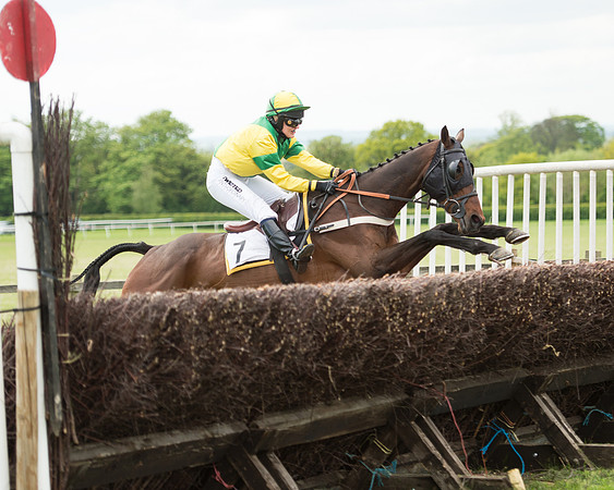 Race 6 - 2M4F Maiden (80 of 112).jpg