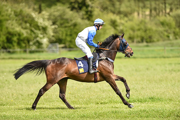 Race 4 - Novice Riders (48 of 133).jpg