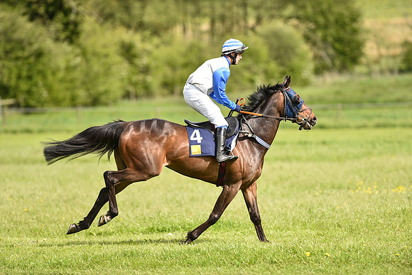 Race 4 - Novice Riders (49 of 133).jpg