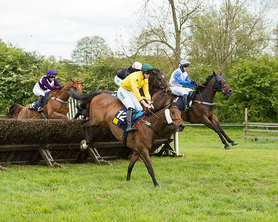 Race 4 - Novice Riders (92 of 133).jpg