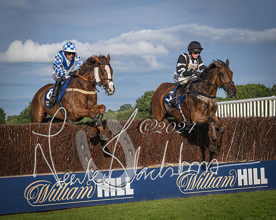 Race 4 - Peretemps Stratford Foxhunters (105 of 168)