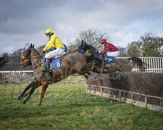 Race 1 - 2m4f Maiden (179 of 460)