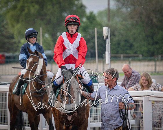Race 5 - Mares Open Hunter Steeplechase 3m2f 70y (31 of 269)