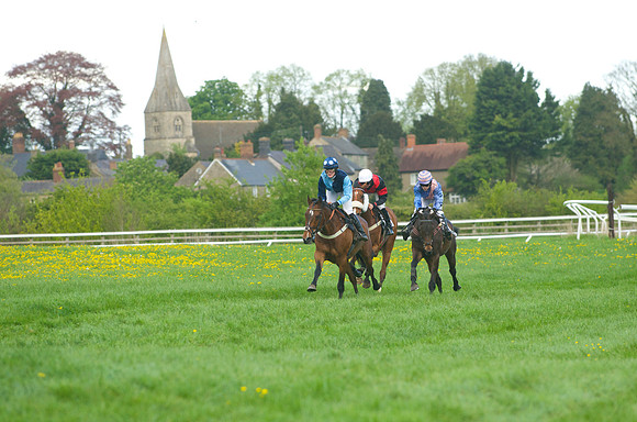 Race 4 - Novice Riders 25