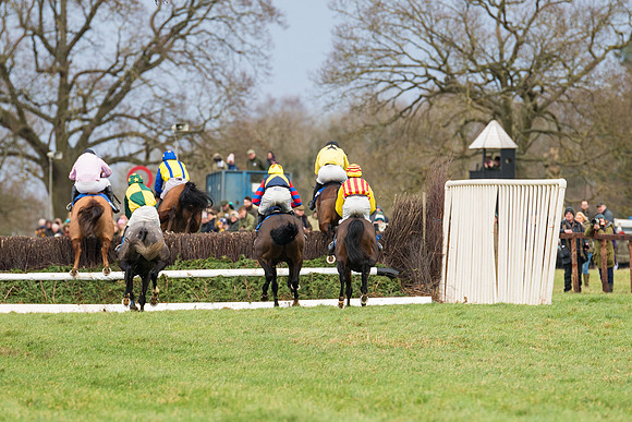 Race 2 - Maiden Div 1 (51 of 64)