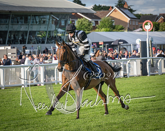 Race 4 - Peretemps Stratford Foxhunters (38 of 168)