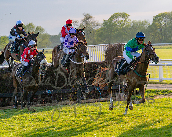 Race 5 - Mares Open (52 of 105)