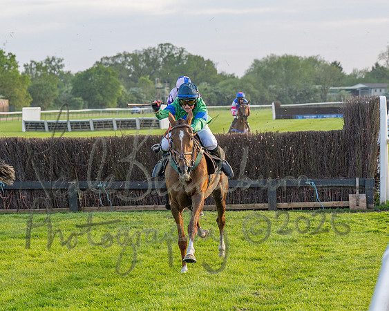 Race 5 - Mares Open (79 of 105)