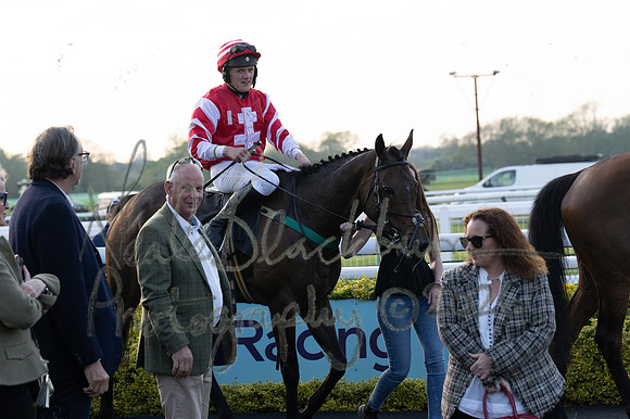 Race 5 - Mares Open (88 of 105)