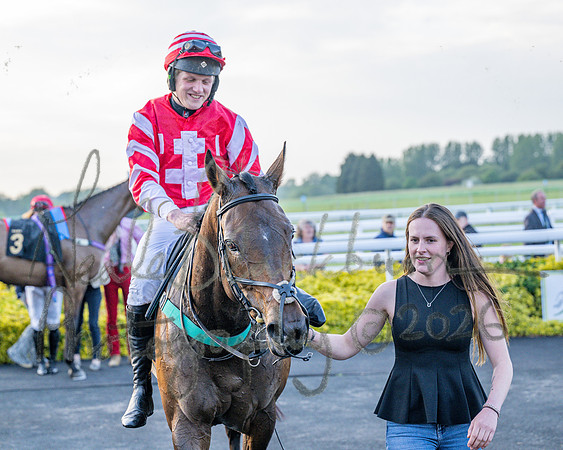 Race 5 - Mares Open (94 of 105)