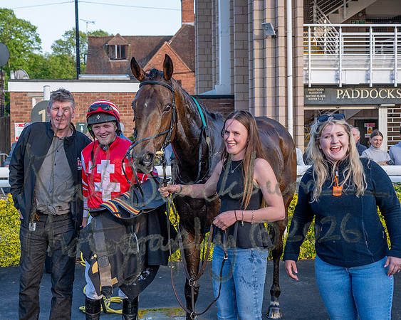 Race 5 - Mares Open (102 of 105)