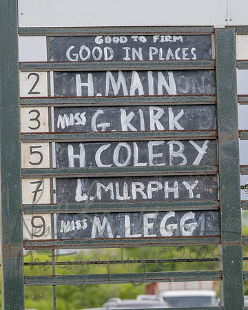 Race 4 - Novice Riders final (1 of 145)