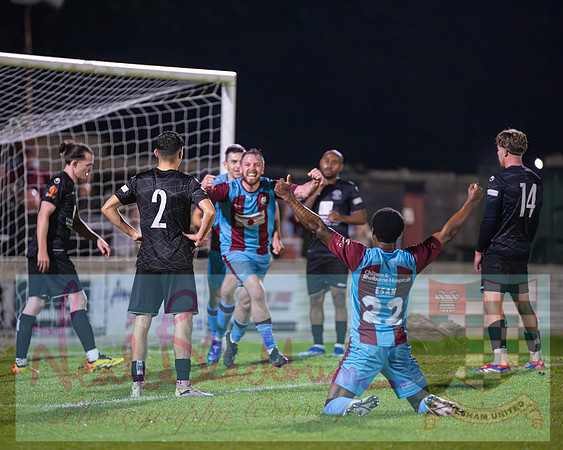Chesham Utd 3 v 1 Chippenham Town (312 of 416)