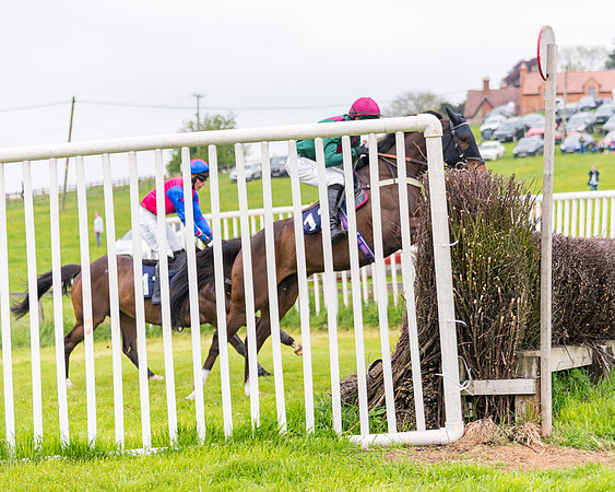 Race 2 - Five and Over restricted (67 of 136)