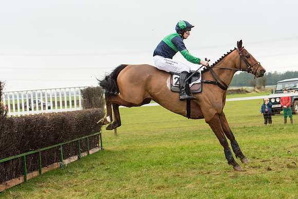 Race 3 - Novice Riders Race (90 of 150).jpg