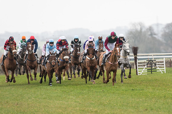 Race 3 - Novice Riders Race (67 of 150).jpg