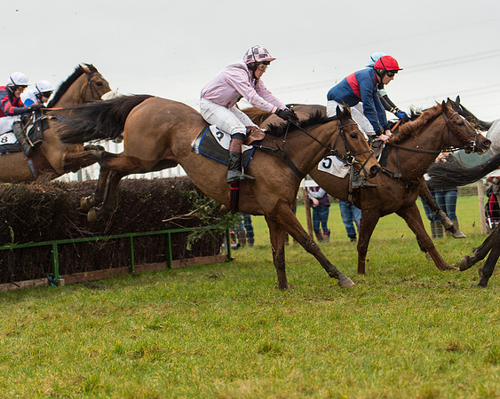 Race 3 - Novice Riders Race (101 of 150).jpg