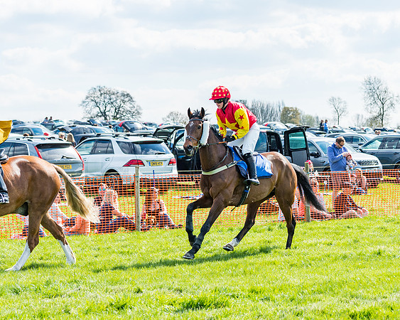 Race 3 -The Richardsons Accountants Conditions Race for Novice Riders  (8 of 154)