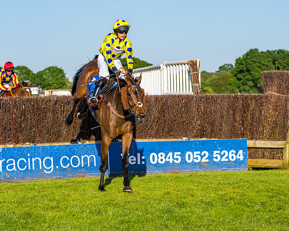 Race 4 - Foxhunters Championship (114 of 175)