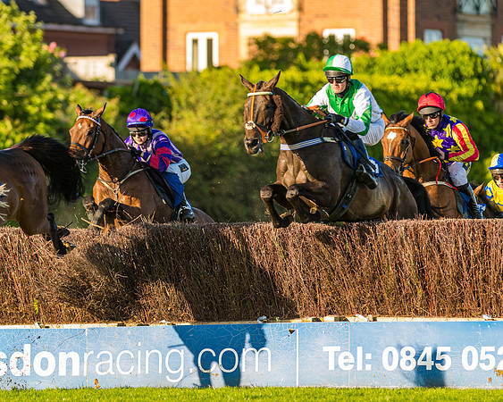 Race 4 - Foxhunters Championship (87 of 175)