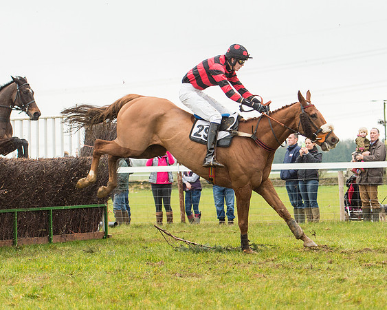 Race 3 - Novice Riders Race (111 of 150).jpg