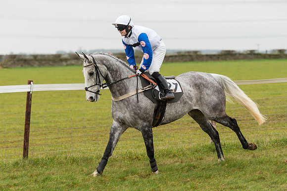 Race 3 - Novice Riders Race (52 of 150).jpg