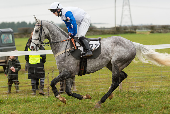 Race 3 - Novice Riders Race (54 of 150).jpg