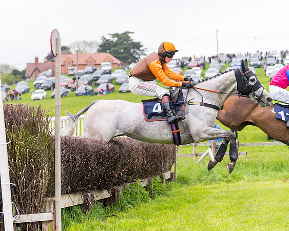 Race 2 - Five and Over restricted (77 of 136)
