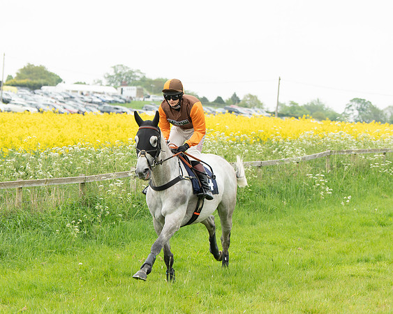 Race 2 - Five and Over restricted (27 of 136)