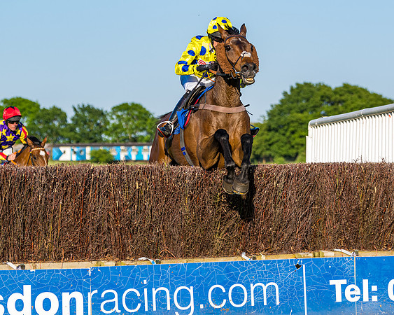 Race 4 - Foxhunters Championship (108 of 175)