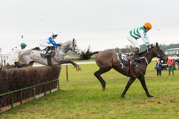 Race 3 - Novice Riders Race (85 of 150).jpg