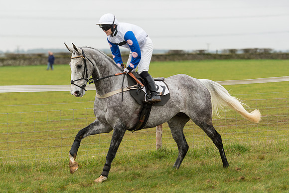Race 3 - Novice Riders Race (51 of 150).jpg