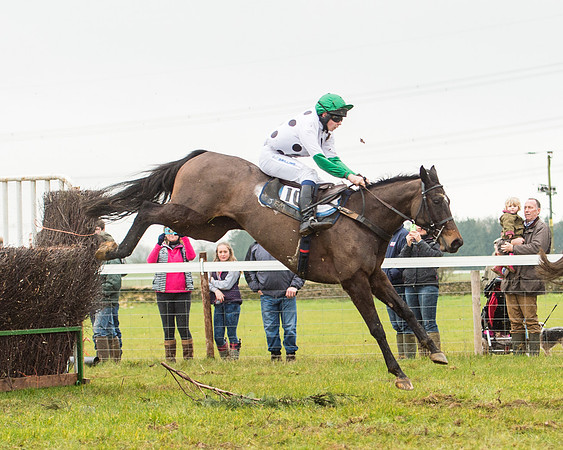Race 3 - Novice Riders Race (114 of 150).jpg