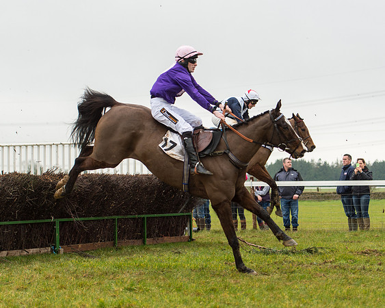 Race 3 - Novice Riders Race (108 of 150).jpg