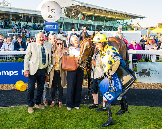 Race 5 - Whitw Swan Handicap (65 of 67)