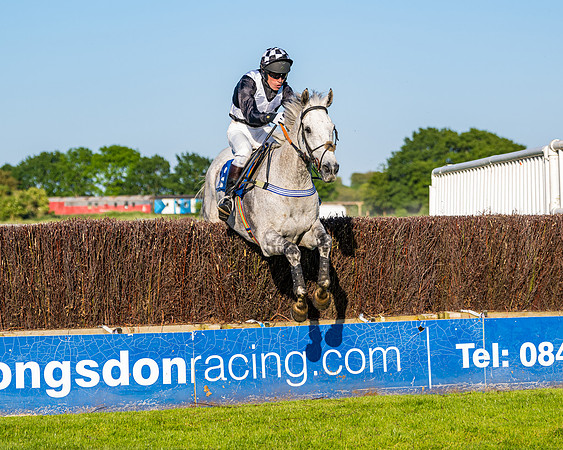Race 4 - Foxhunters Championship (122 of 175)