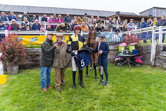 Race 2 - Five and Over restricted (110 of 136)