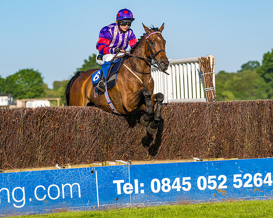 Race 4 - Foxhunters Championship (126 of 175)