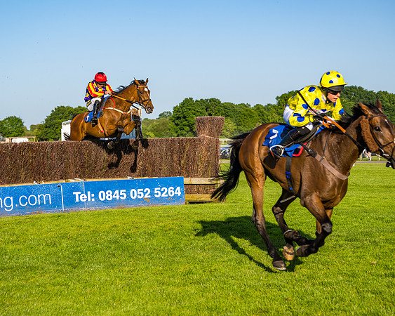 Race 4 - Foxhunters Championship (117 of 175)
