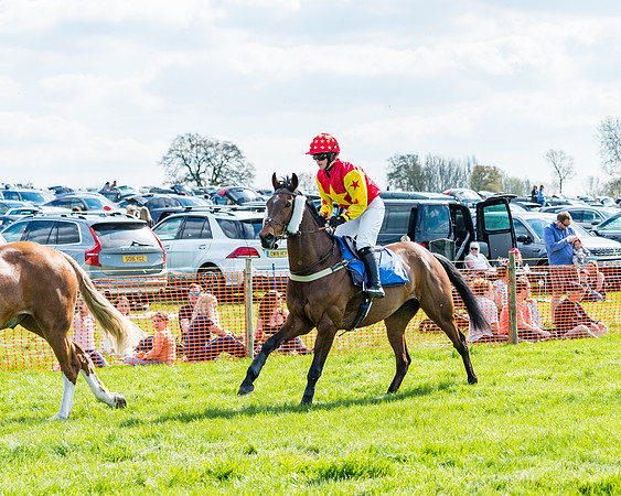 Race 3 -The Richardsons Accountants Conditions Race for Novice Riders  (9 of 154)